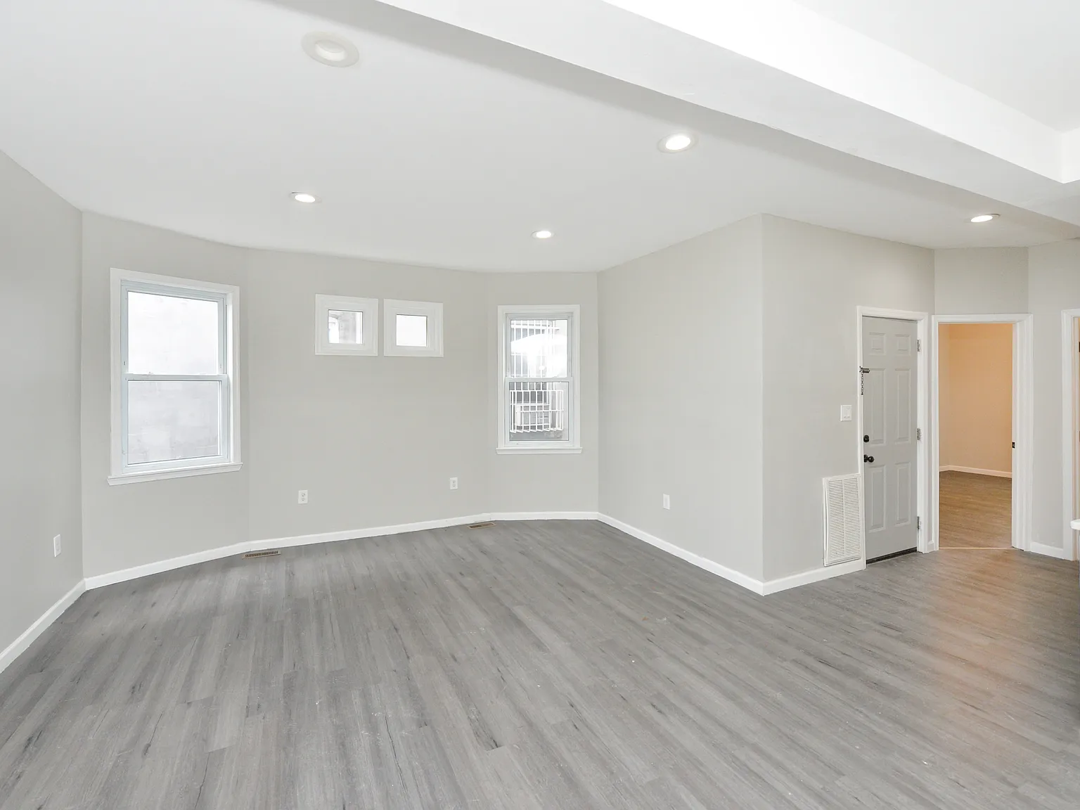 3 bed, $2,500 — Photo 4