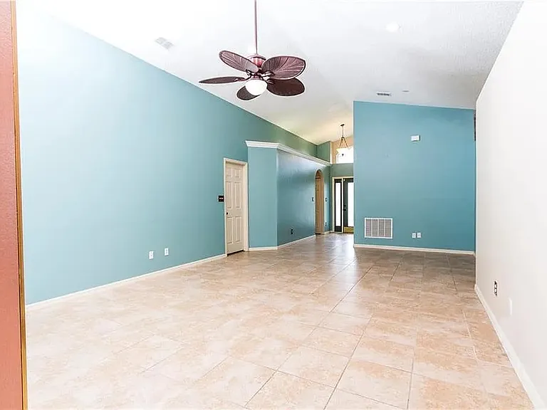 3114 Bellingham Dr — Photo 6