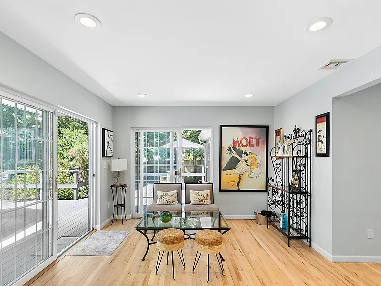 Laurel Ln — Photo 6