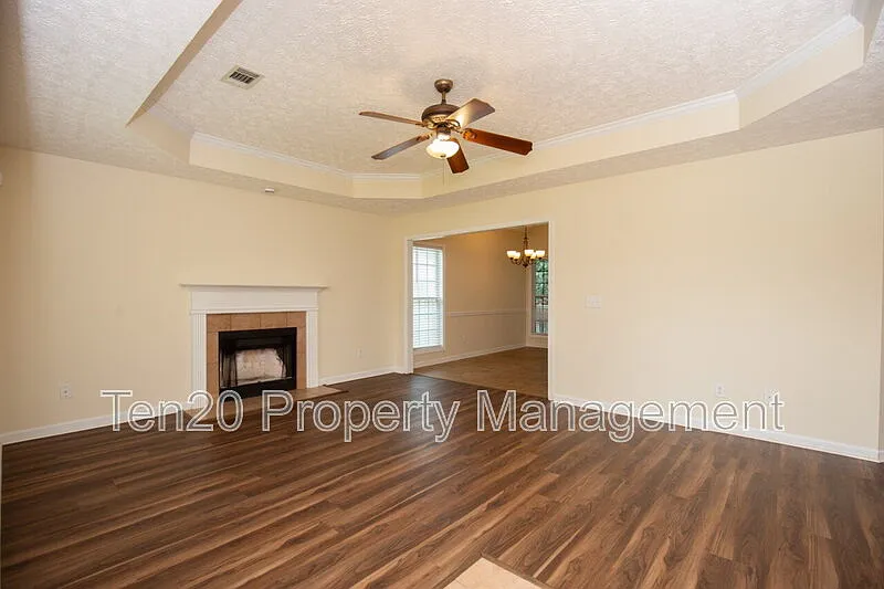 3 bed, 2.0 bath, 1414 sqft, $1,850 — Photo 2