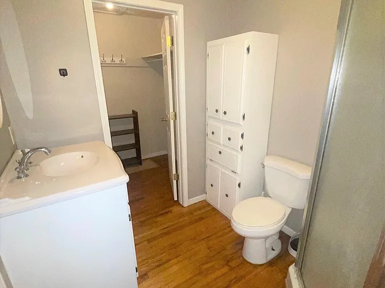 Master Bath w/walk in closet