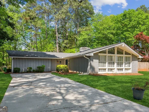 553 Candlewood Dr, Stone Mountain, GA 30088