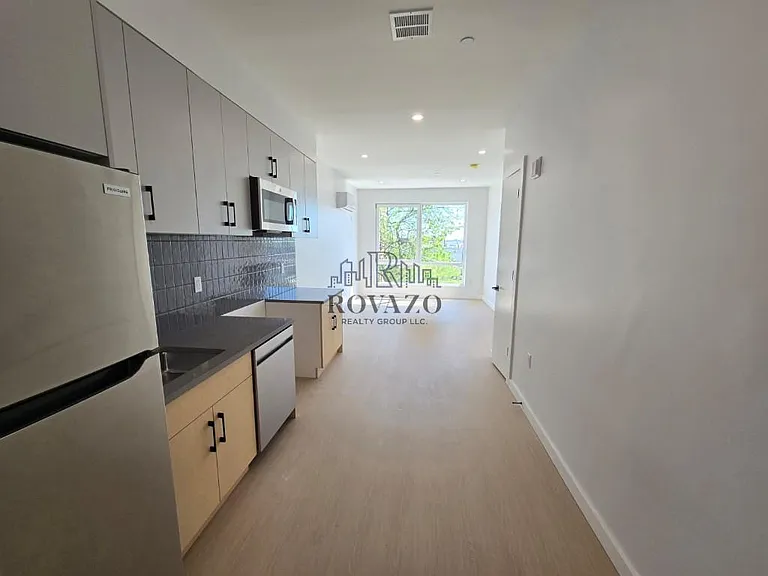 74 Webster St #3B — Photo 1