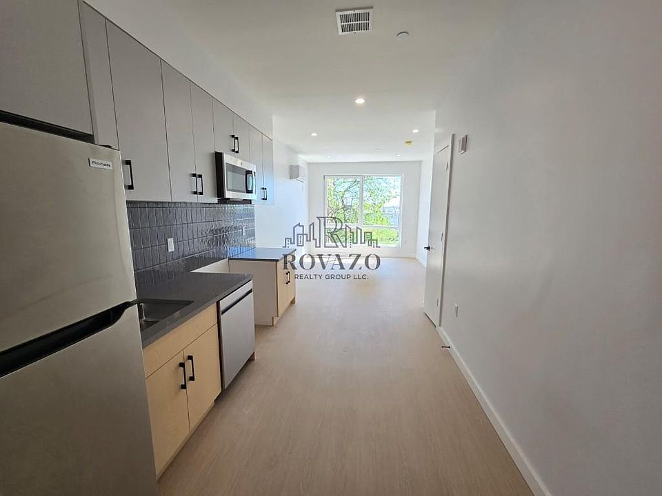 1st image of 74 Webster St #3B