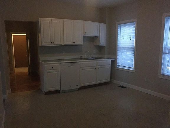 5th image of 371 Lincoln Ave #1