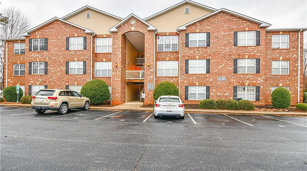 1 bed, 1011 sqft, $1,200 — Photo 1