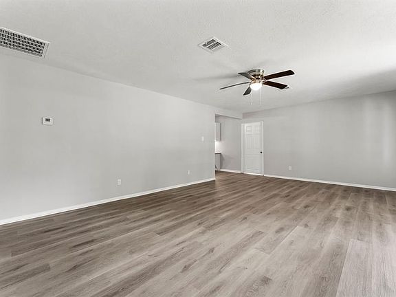 4th image of 601 Dogwood Trl