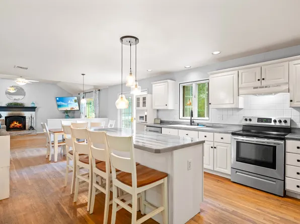 16 Pine Tree Hill Road, Newtown, CT 06470