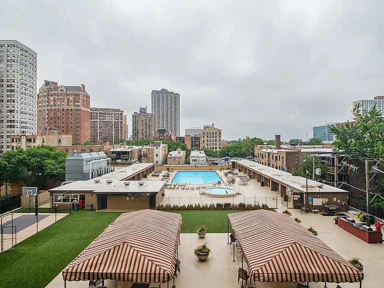 655 W Irving Park Rd #405 — Photo 7