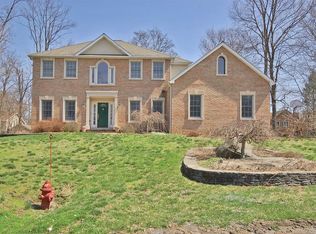 10 Marcinelli Ct, Poughkeepsie, NY 12601