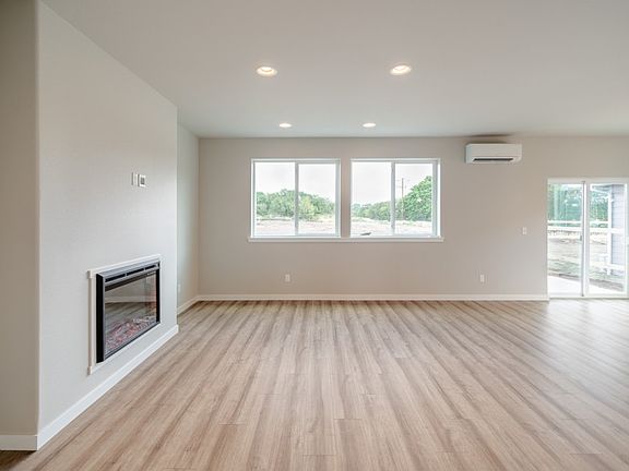 3rd image of 510 Butte Ave SE