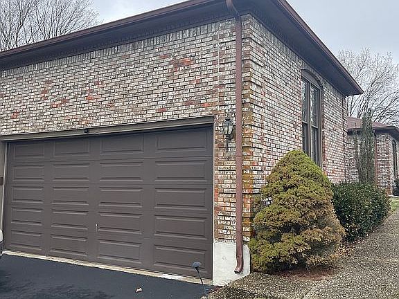 4th image of 685 Hickory Ln