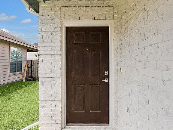 4th image of 8739 Sunrise Canter Dr
