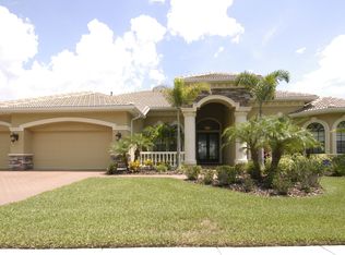 9618 Tree Tops Lake Rd, Tampa, FL 33626