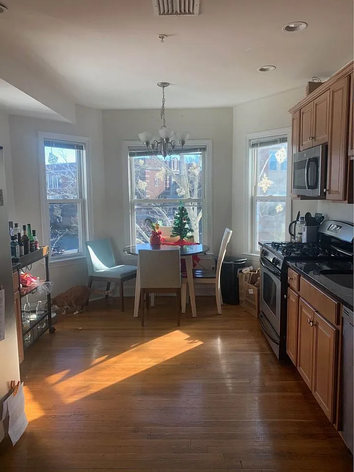 3 bed, 1000 sqft, $4,495 — Photo 2