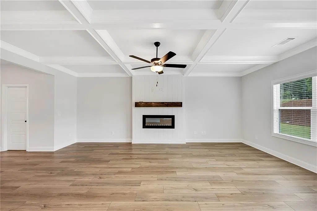4 bed, 2.5 bath, 2278 sqft, $2,300 — Photo 2