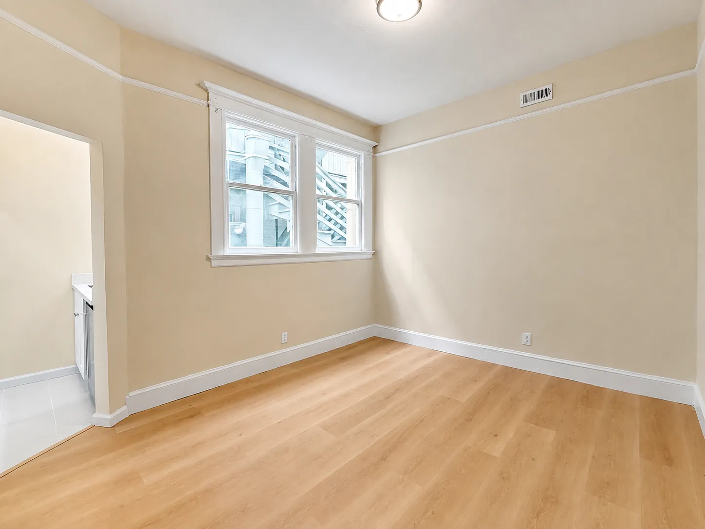Studio, 280 sqft, $2,495 — Photo 4
