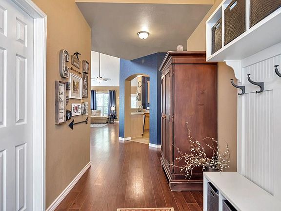 3rd image of 10105 Cherry Hill Ln