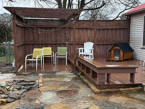 5th image of 128 Cherry Rd