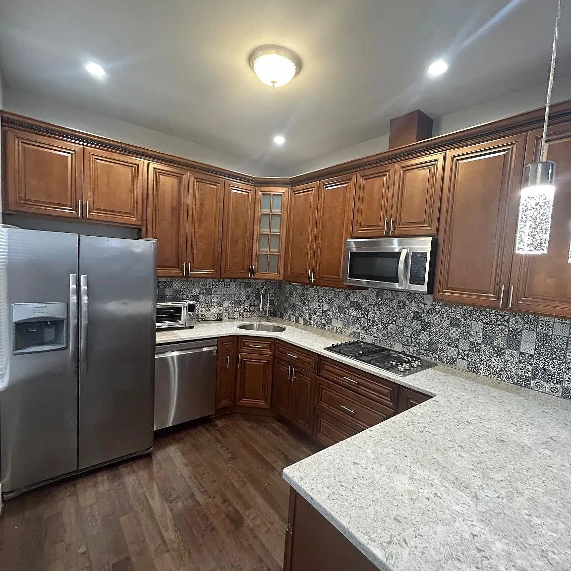 5 bed, 2.0 bath, 1364 sqft, $2,100 — Photo 3