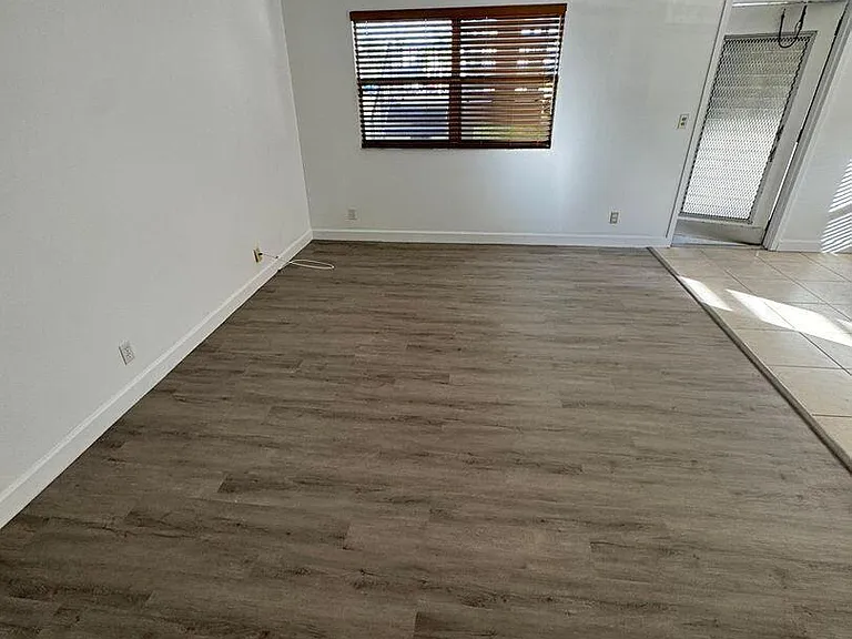 201 Brittany E — Photo 6