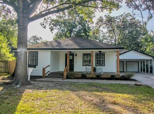 5240 34th St, Groves, TX 77619