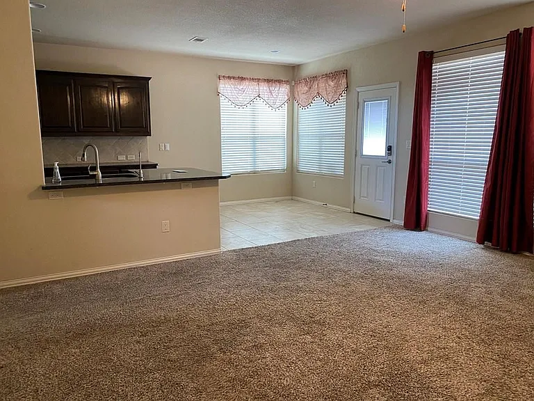 1103 Cerrillos Ave — Photo 4