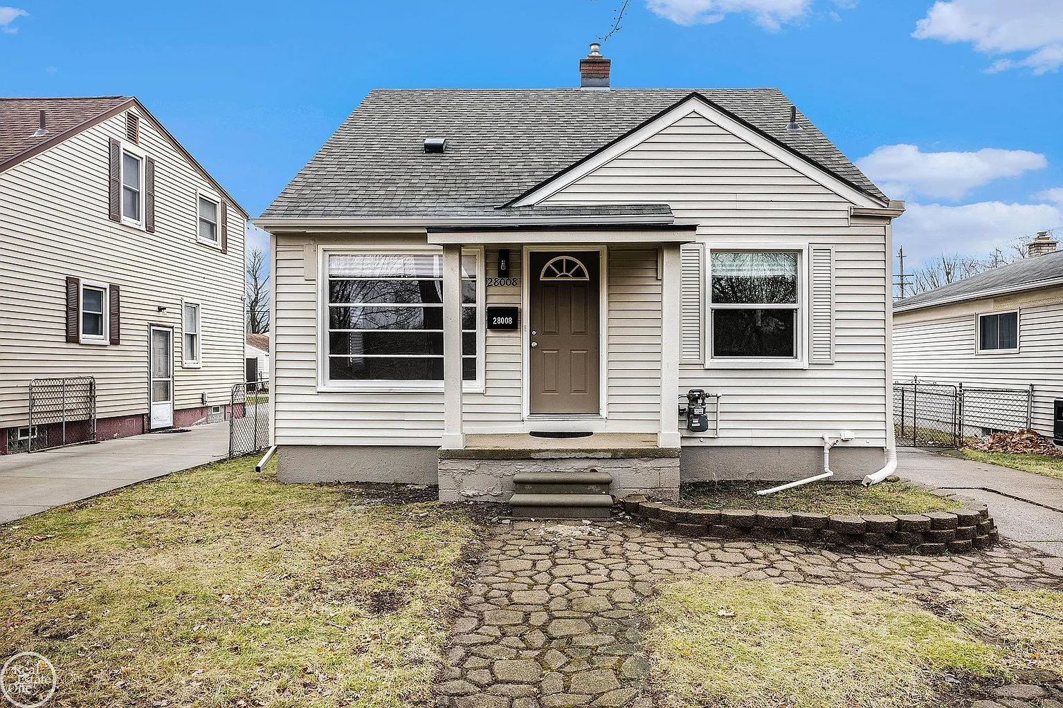 28008 Hughes St photo 1
