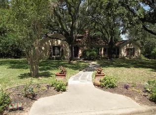 633 14th St, Hempstead, TX 77445