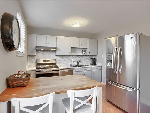 3rd image of 100 Heston Dr