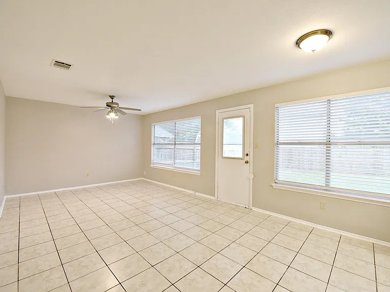 12801 Margit Dr — Photo 6