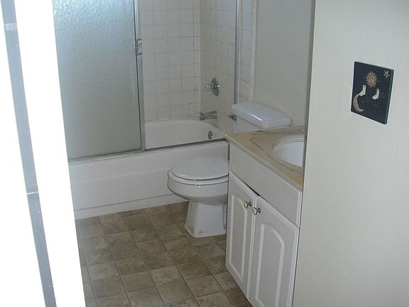 4th image of 2557 Yardarm Ave