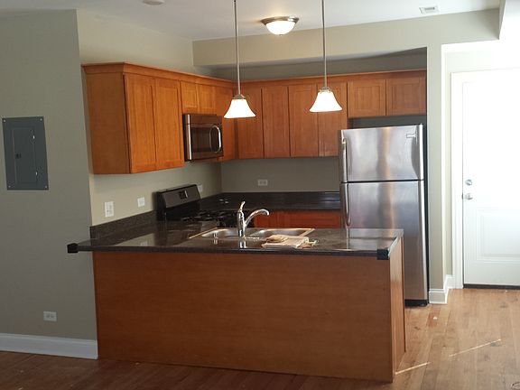 3rd image of 1511 W Albion Ave #2