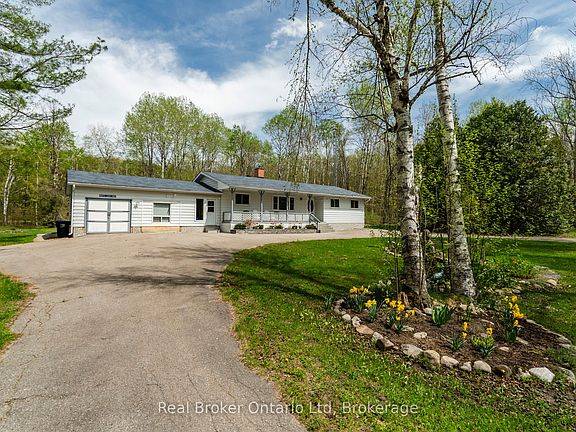 2nd image of 1467 Rosemount Rd
