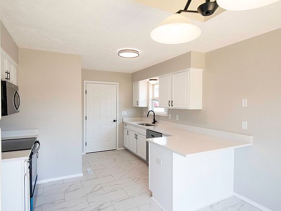 4th image of 3355 S Valley View Drive