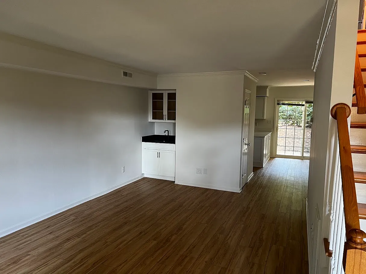 3 bed, 1.5 bath, 1306 sqft, $1,995 — Photo 4