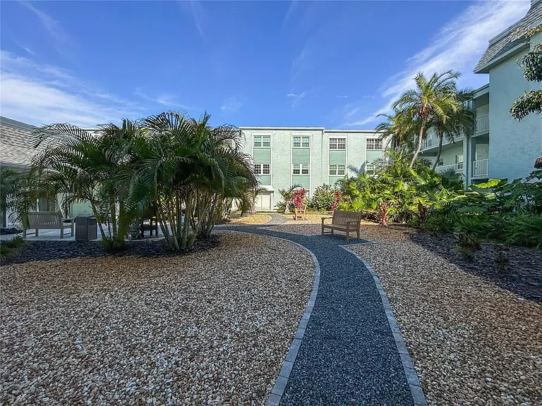 1706 Belleair Forest Dr #252 — Photo 12