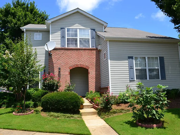 322 Harmony Ct — Photo 2