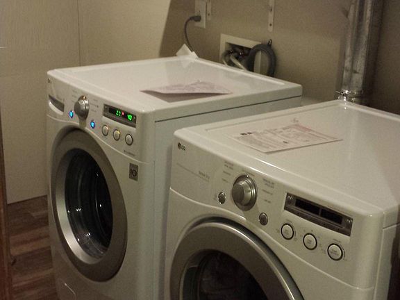 Washer/Dryer included