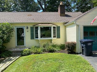 11 Magnolia Dr, Mahopac, NY 10541