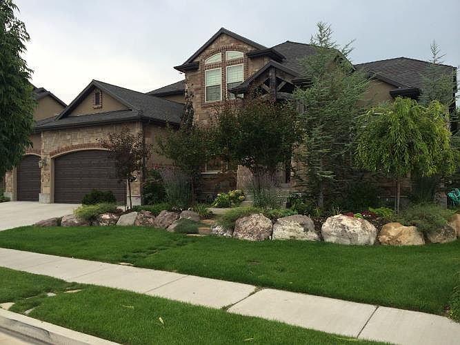 1st image of 230 E Clay Ln