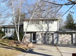 1119 S Galbraith St, Blue Earth, MN 56013