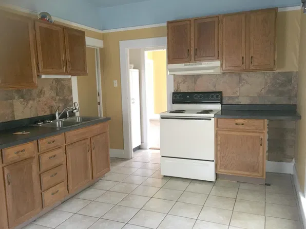 109 S 6th St #3, Hot Springs, SD 57747