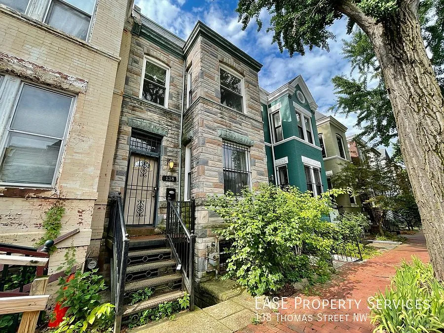 138 Thomas St NW photo 1