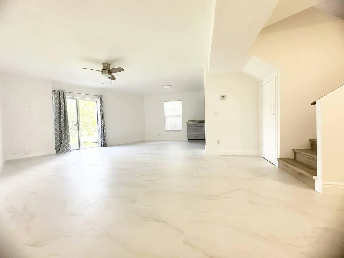 Building Photo - 1033 Goldenrod Rd