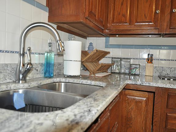 4th image of 6023 Winnetka Dr