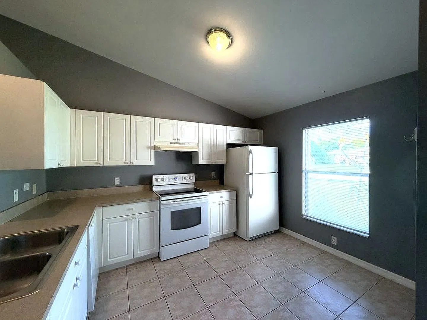 First Month Rent Free! 2/2 Duplex With Garage Ne Cape! — Photo 3