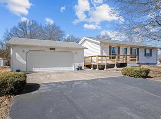 1105 12th St, Viola, IL 61486