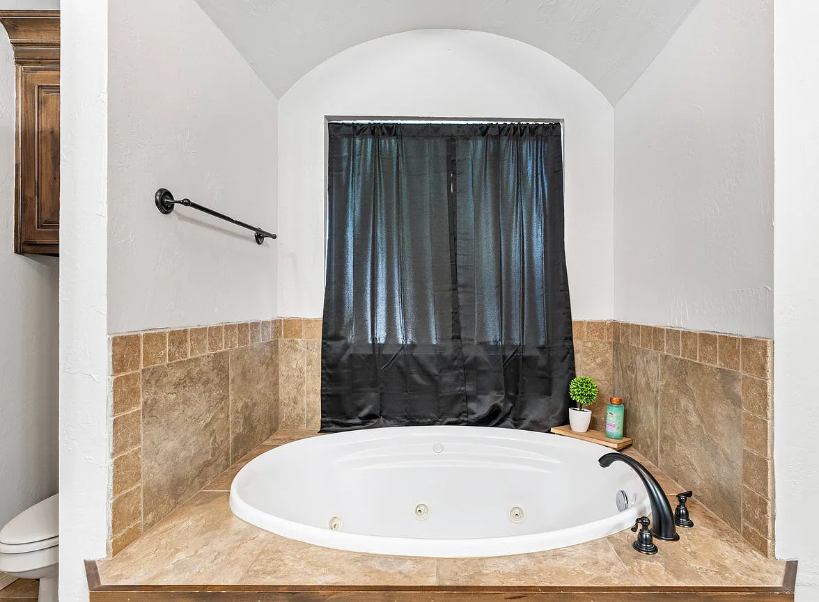 3 bed, 1934 sqft, $2,850 — Photo 4