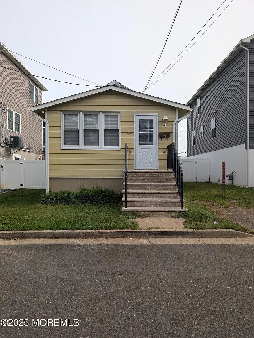 729 8th St photo 1